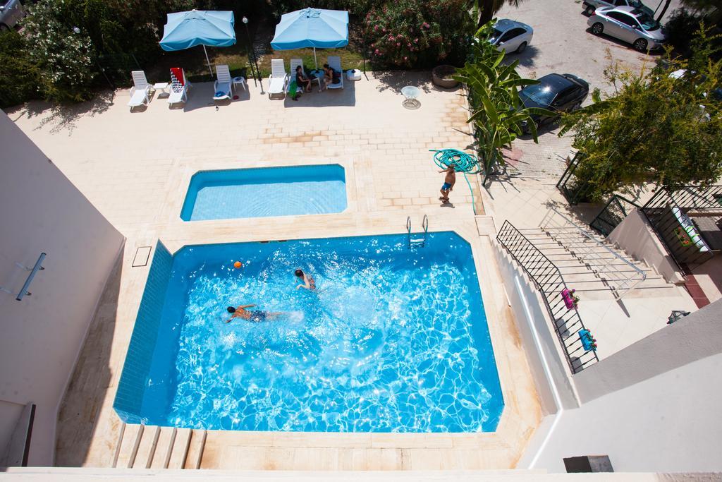 Yalcinkaya Apart Hotel Cesme Bagian luar foto