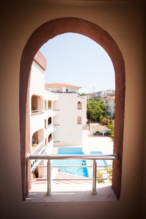 Yalcinkaya Apart Hotel Cesme Bagian luar foto